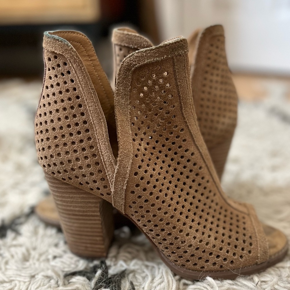Size 6, tan open toe leather summer booties